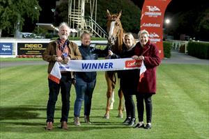 Toogoodfortoorak & Winning Connections, Cranbourne Dec 2022 Toogoodfortoorak & Winning Connections, Cranbourne Dec 2022